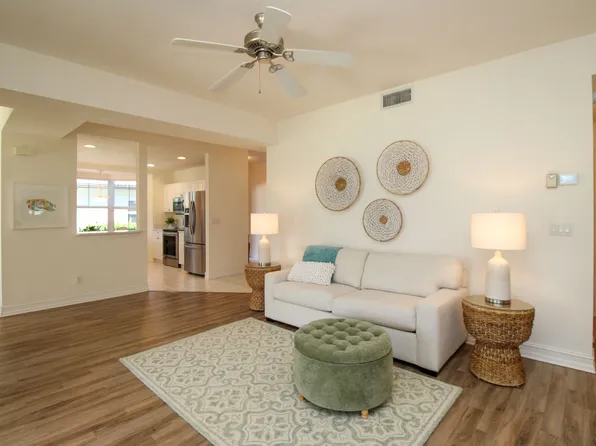 600 Diamond Cir APT 607, Naples, FL 34110