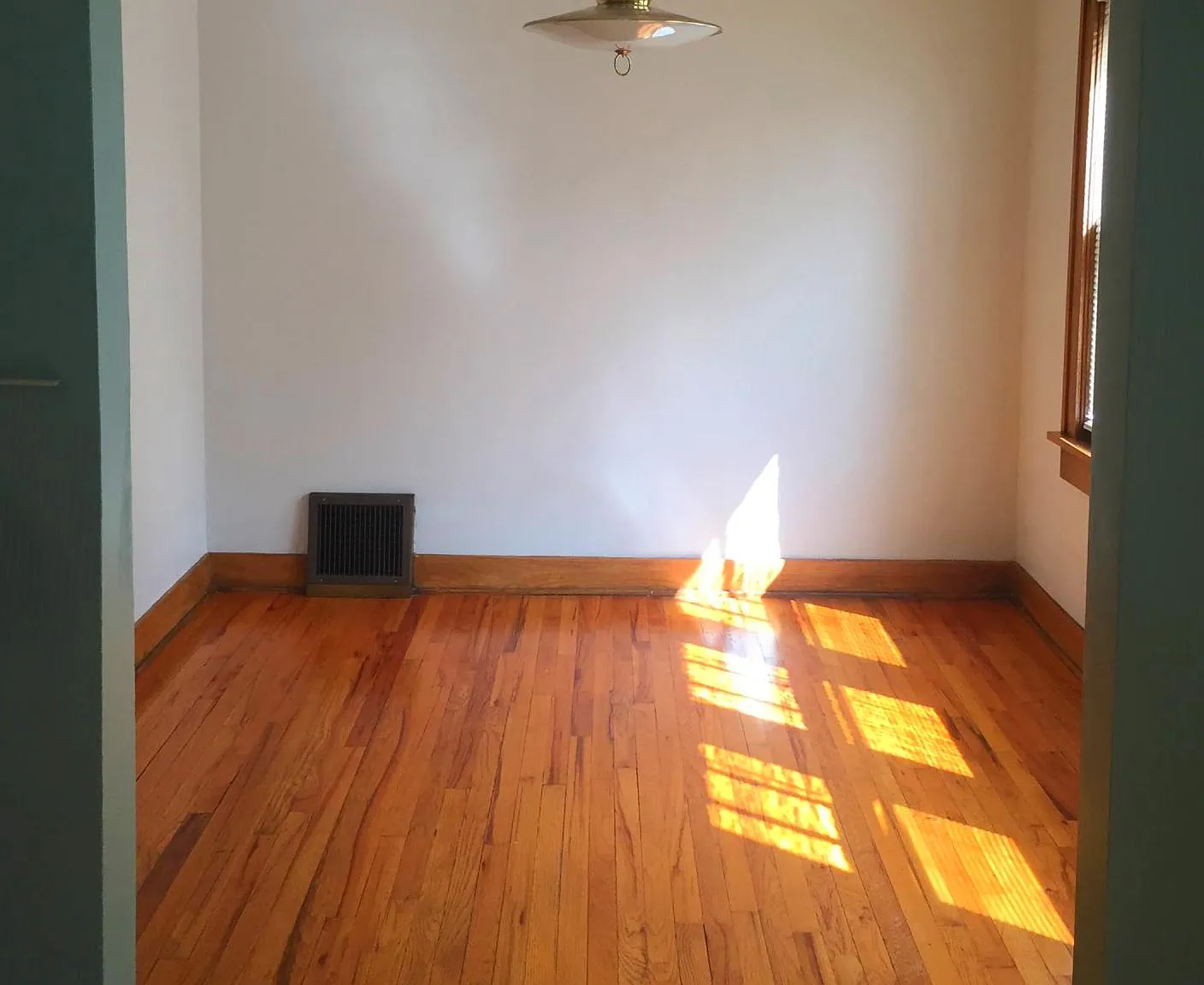 2 bed, 1048 sqft, $1,075 — Photo 4