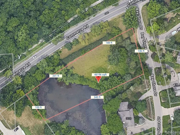 3012 Bay Shore Dr, Orchard Lake, MI 48324