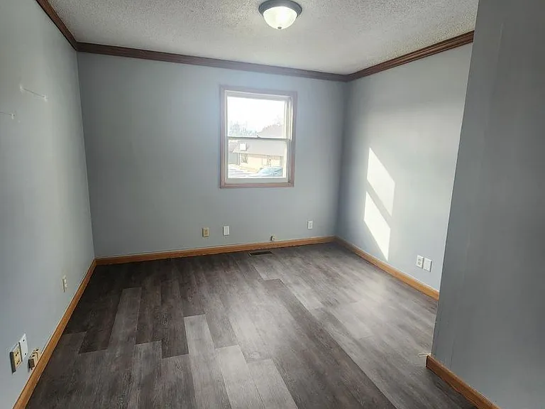 108 E Deyoung St — Photo 5