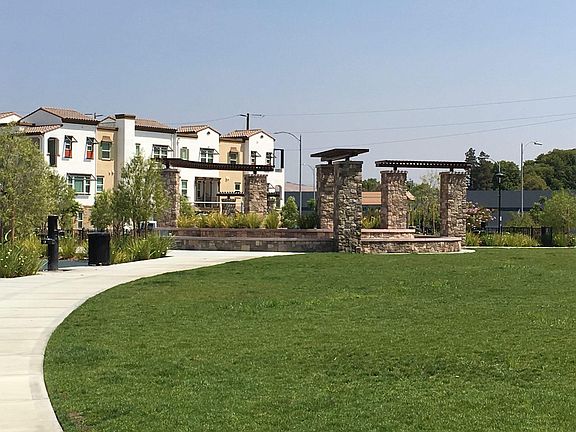 5th image of 37 Esfahan Dr