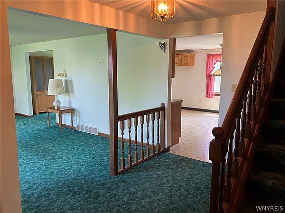 5th image of 10 Pheasant Run Ln