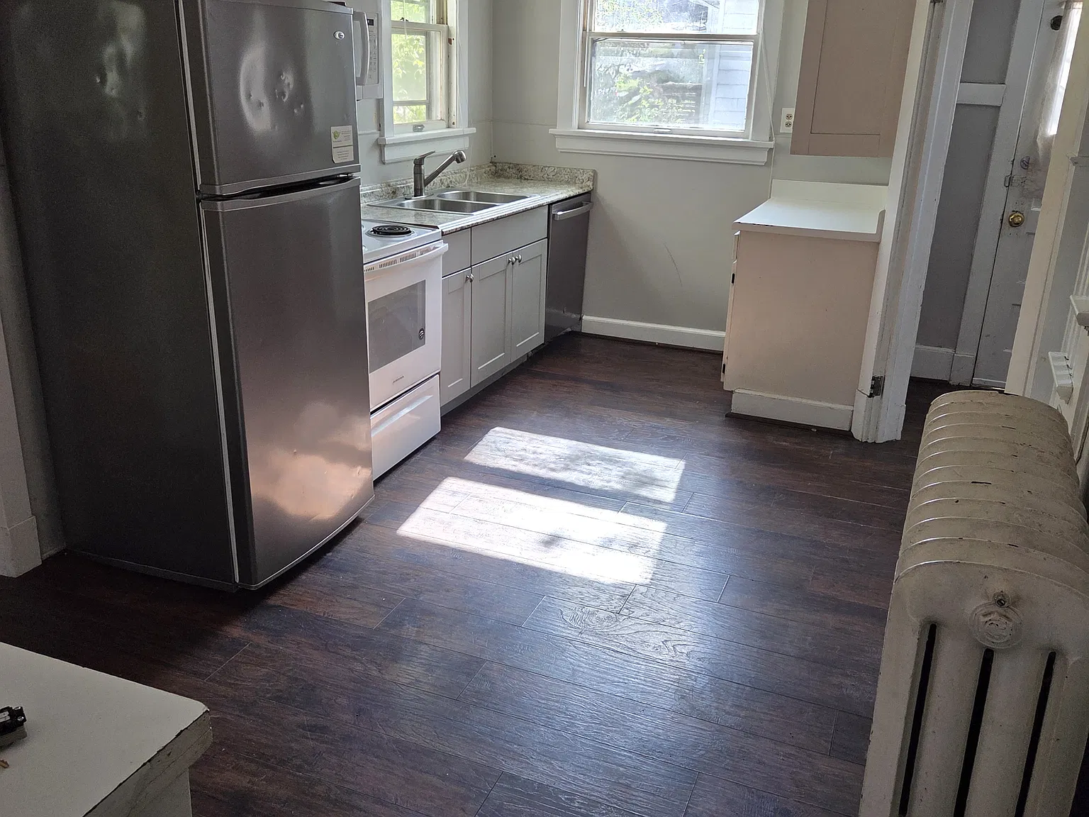 6 bed, 3000 sqft, $3,100 — Photo 3