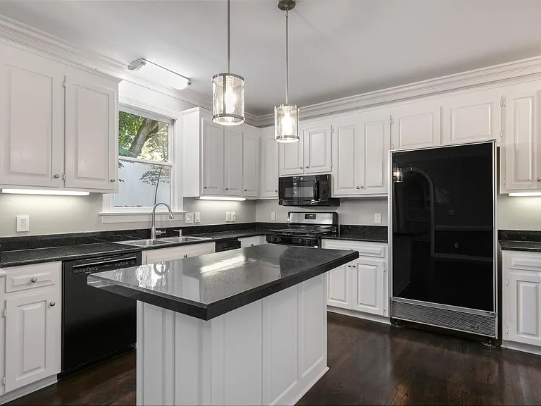 1212 Weldon Pl — Photo 11