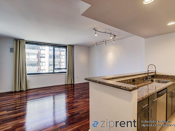 5th image of 250 King St Unit 632