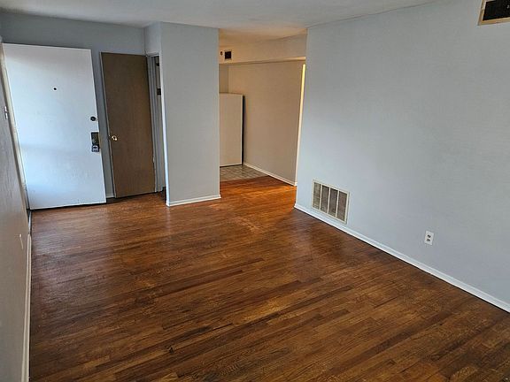 5th image of 7210-7220 Southwest Ave #A