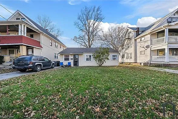 3 bed, 910 sqft, $1,349 — Photo 4
