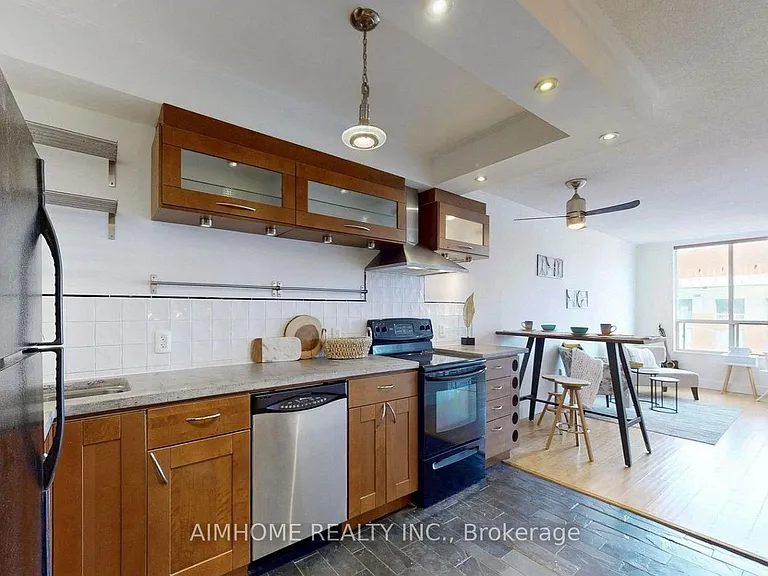 284 Bloor St W #806 — Photo 7
