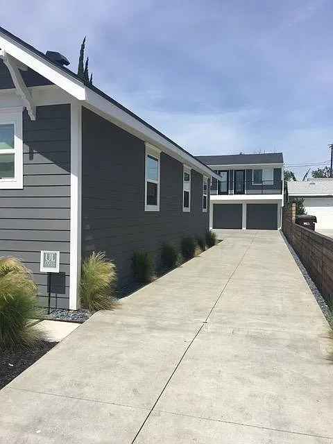 Studio, 275 sqft, $1,925 — Photo 3