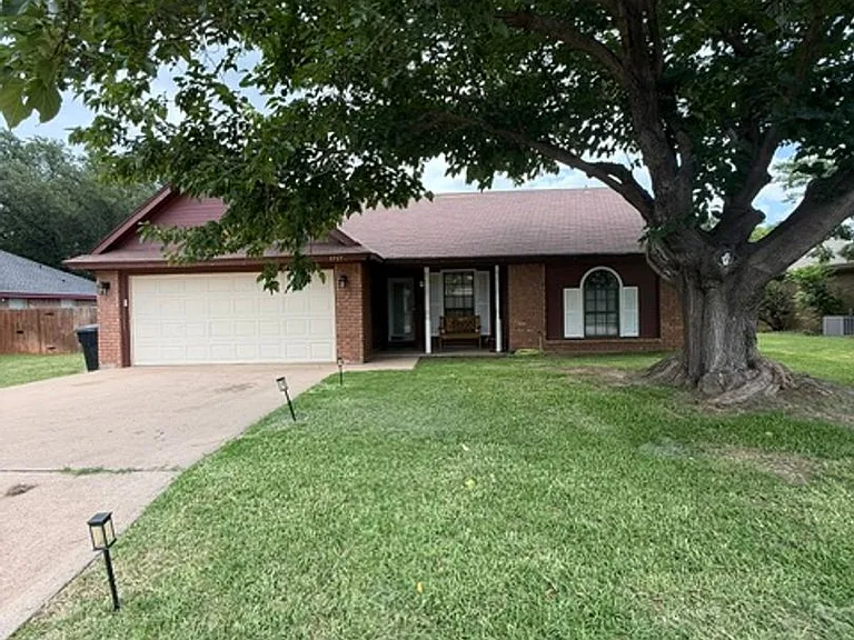 1717 Pemelton Dr — Photo 1