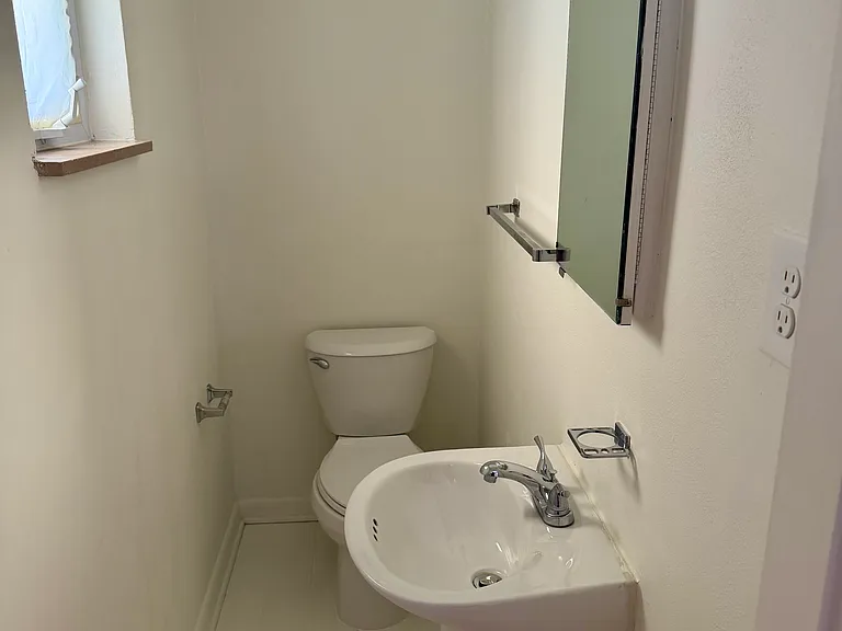 715 Kirkshire Dr — Photo 12