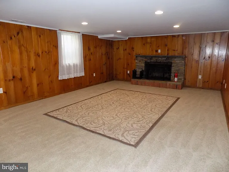138 S Abingdon St — Photo 27