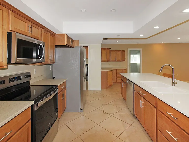 1036 N Cypress Point Dr — Photo 5