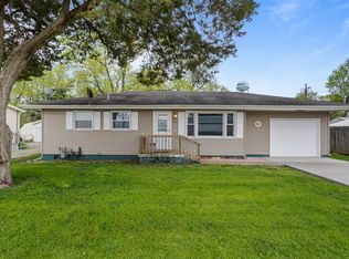 209 E Market St, Sadorus, IL