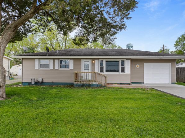 209 E Market St, Sadorus, IL 61872