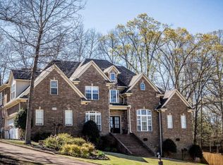 2215 Dickens Place Dr, Southaven, MS 38672