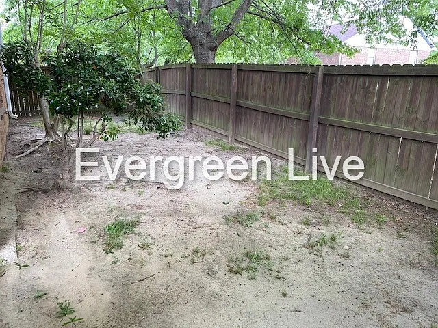202 Barrow Ct — Photo 28