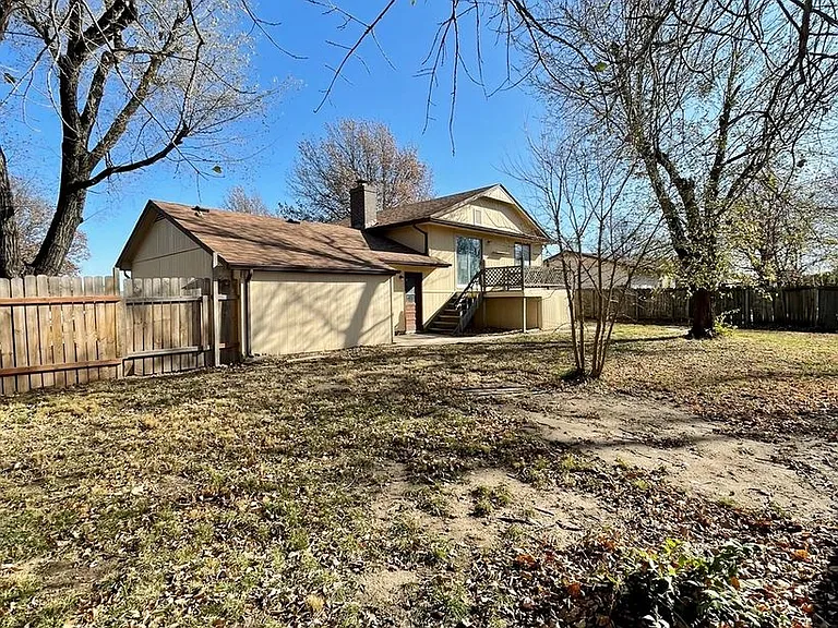 2525 N Bleckley St — Photo 23