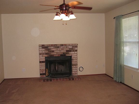 3rd image of 625 Flora Way
