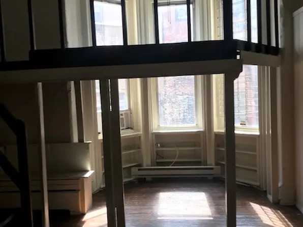 2206 Walnut St APT 2R, Philadelphia, PA 19103