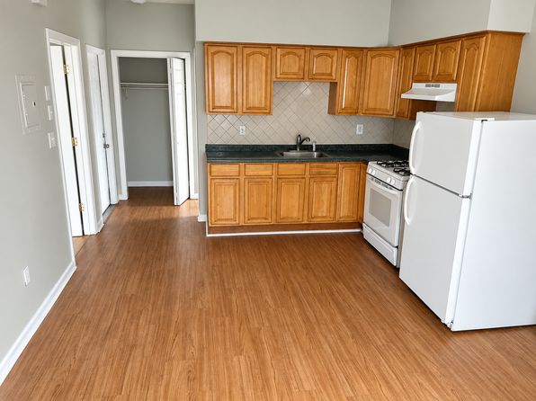 215 3rd St #4