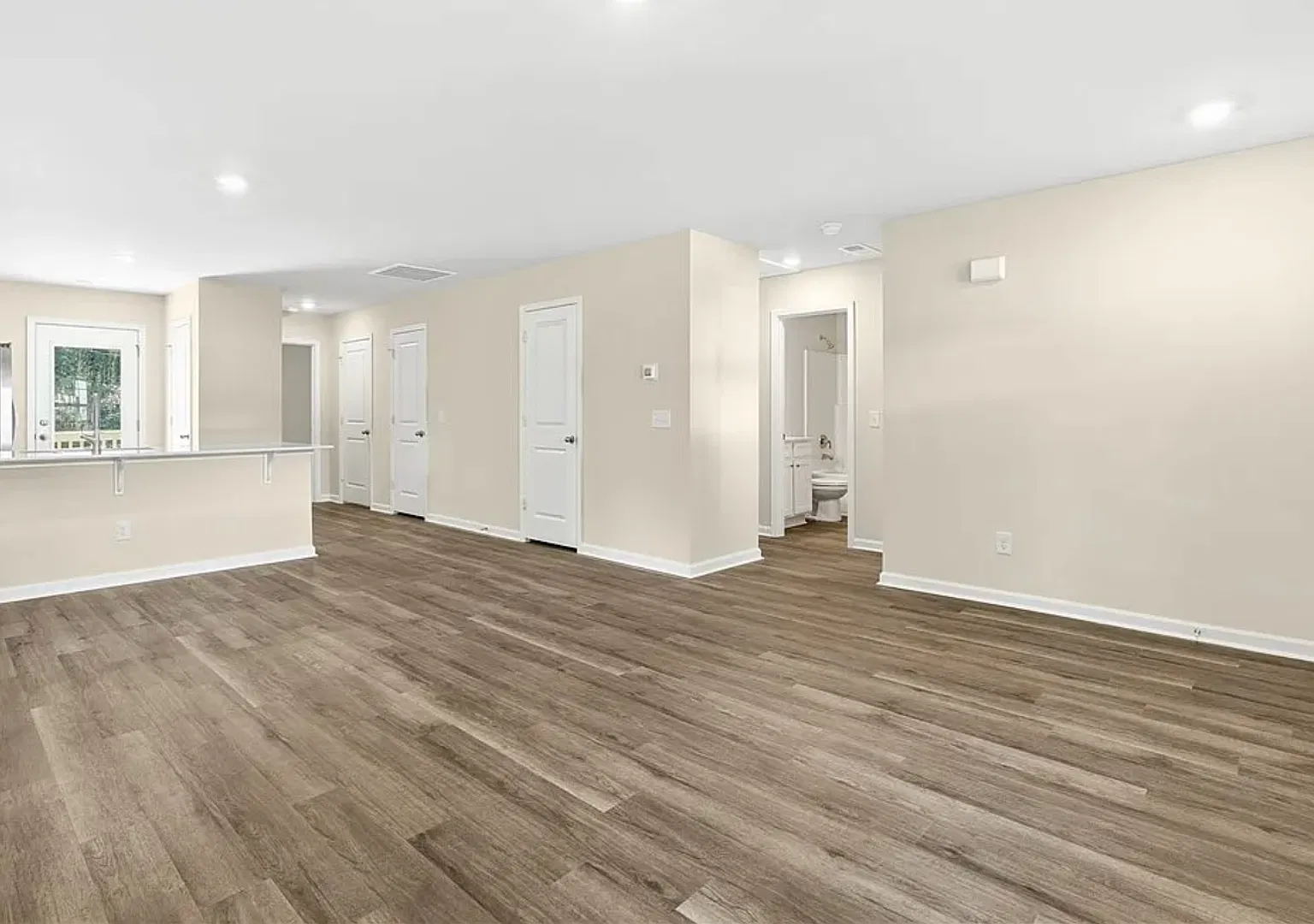 Modern Living in Greenville's Historic West End — Photo 4