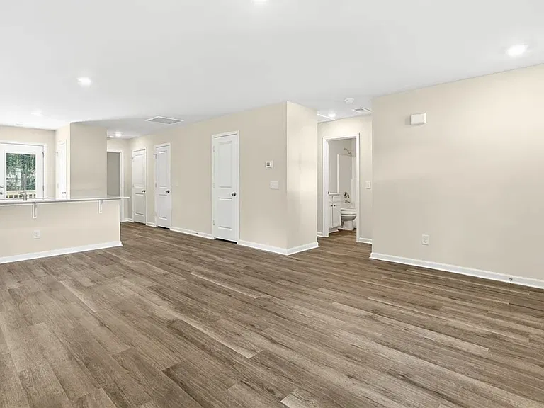 7 Iola St — Photo 4