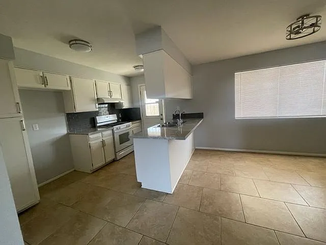 4823 W Coronado Rd — Photo 3