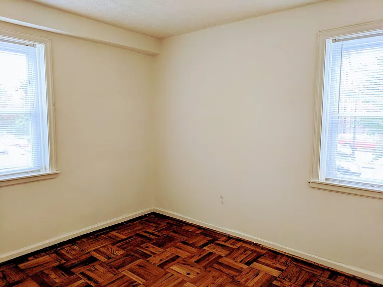 2702 Kensington Avenue — Photo 18