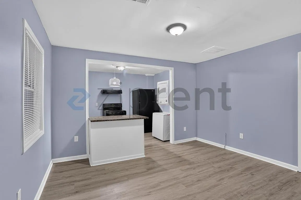 3 bed, 1350 sqft, $1,615 — Photo 3