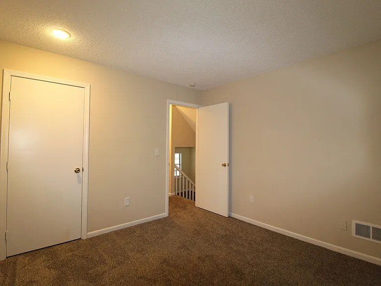 115 N Saxony Dr — Photo 7