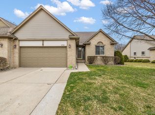 37734 Pebble Pointe Ct, Clinton Township, MI 48038