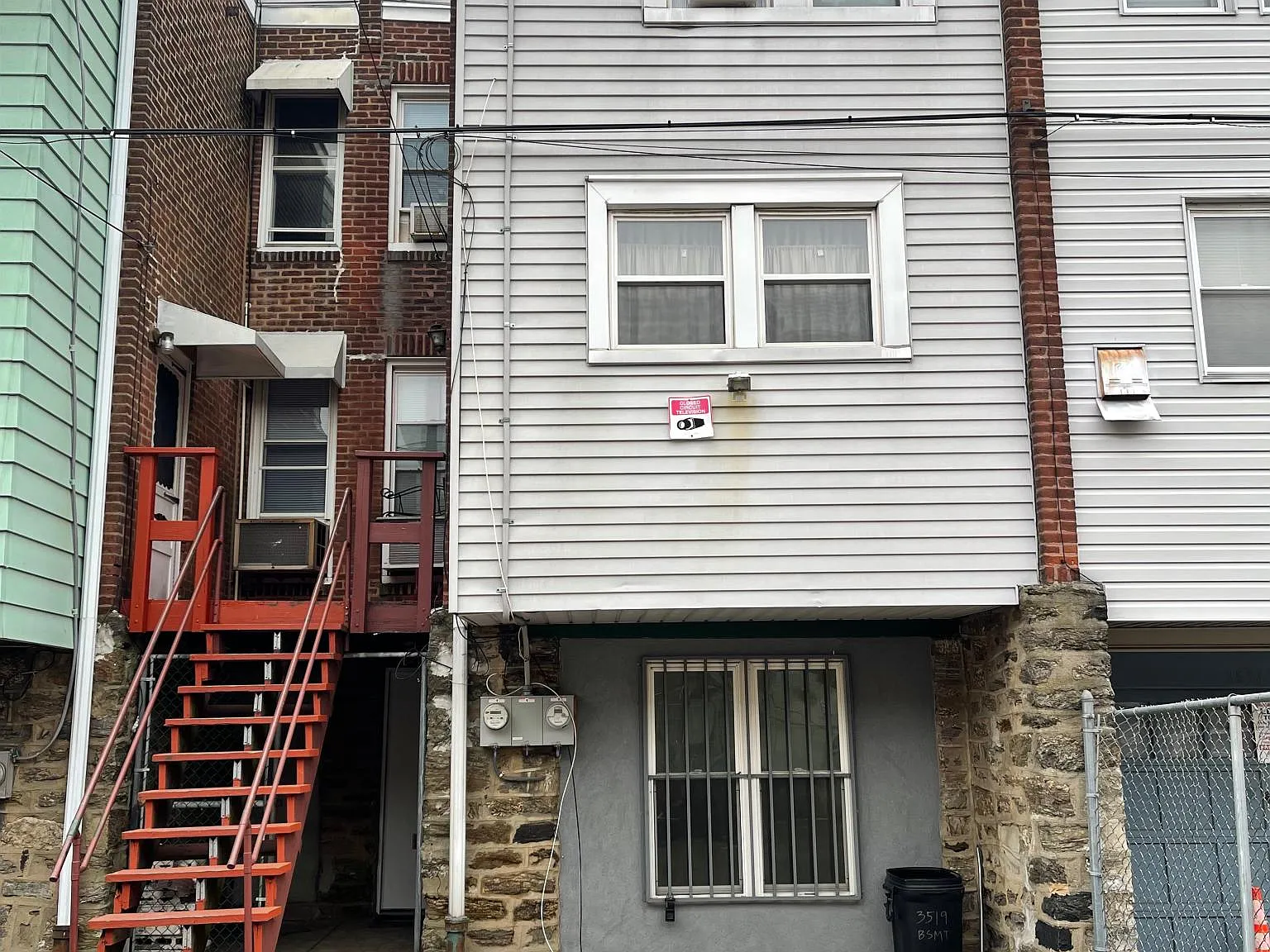 2 bed, $975 — Photo 1
