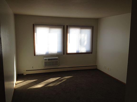 3rd image of 1408 Blackhawk Blvd APT 17