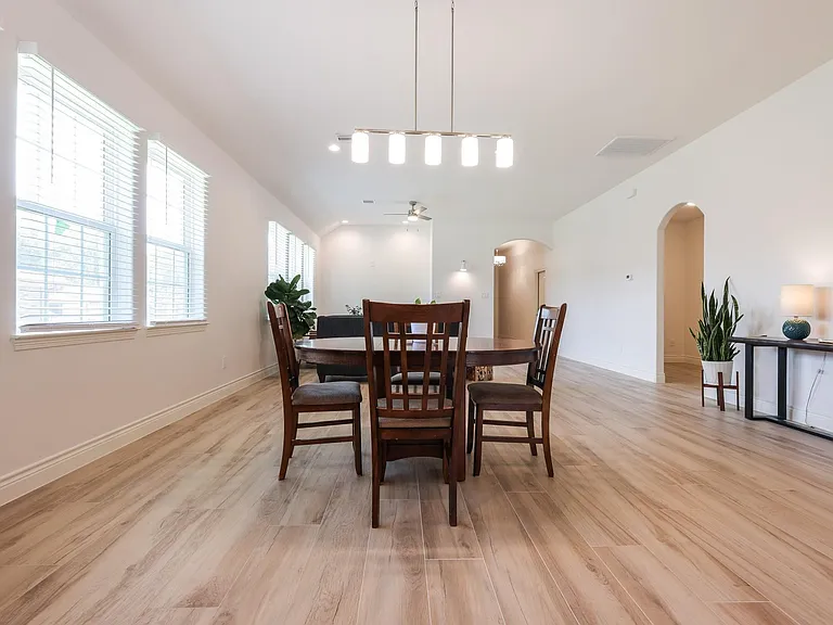2303 Cunningham Dr — Photo 11
