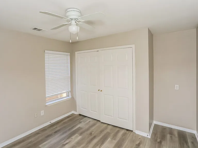 1303 Coronado Ln — Photo 14