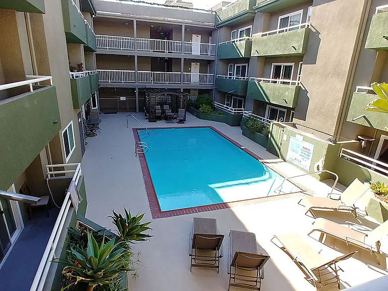 North Tower Apts — Photo 4
