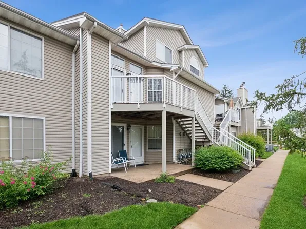4 Ray Ct, Bedminster, NJ 07921