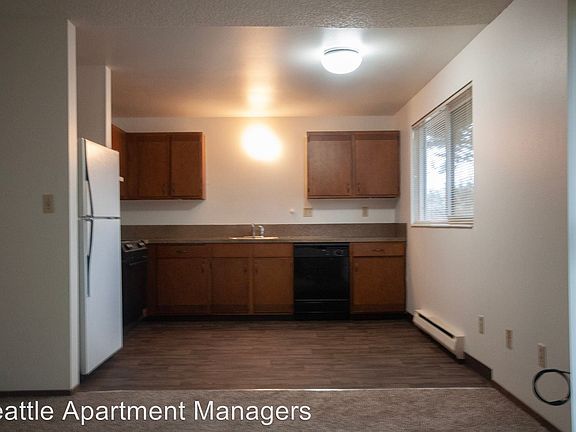 3rd image of 19854 25th Ave NE APT B