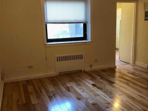 5th image of 46 Grace Ave APT Lq