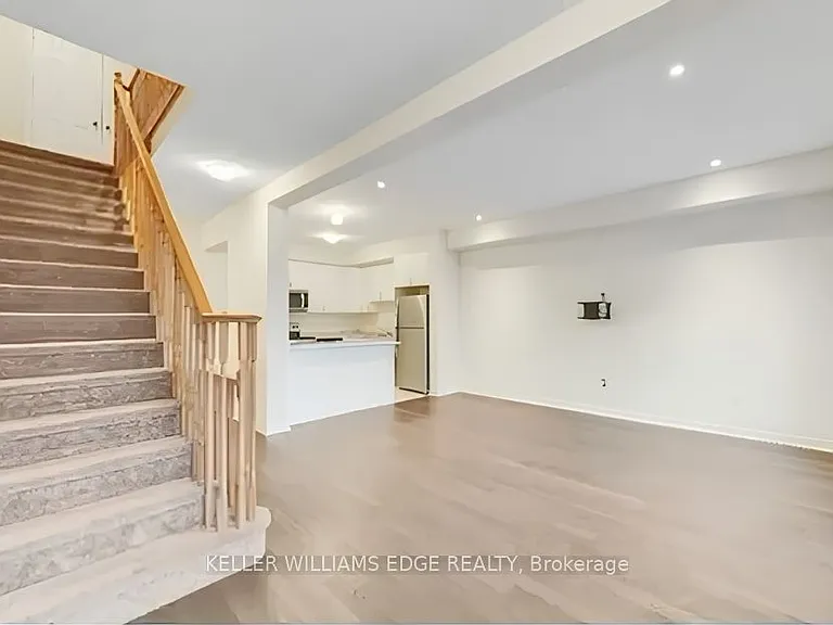 383 Dundas St E #38 — Photo 11