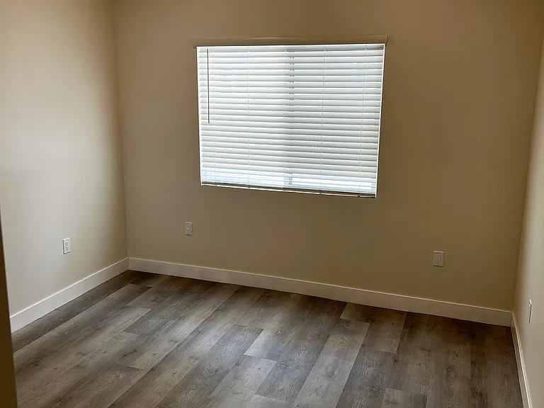 7017 Jamieson Ave — Photo 14