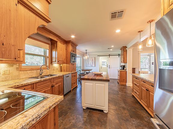 5th image of 812 Canaan Dr