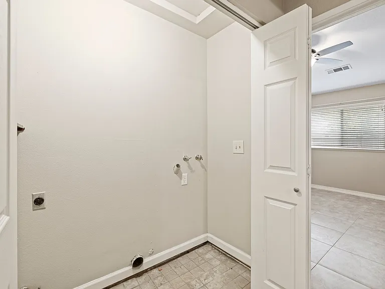 1812 W Wren Dr — Photo 19