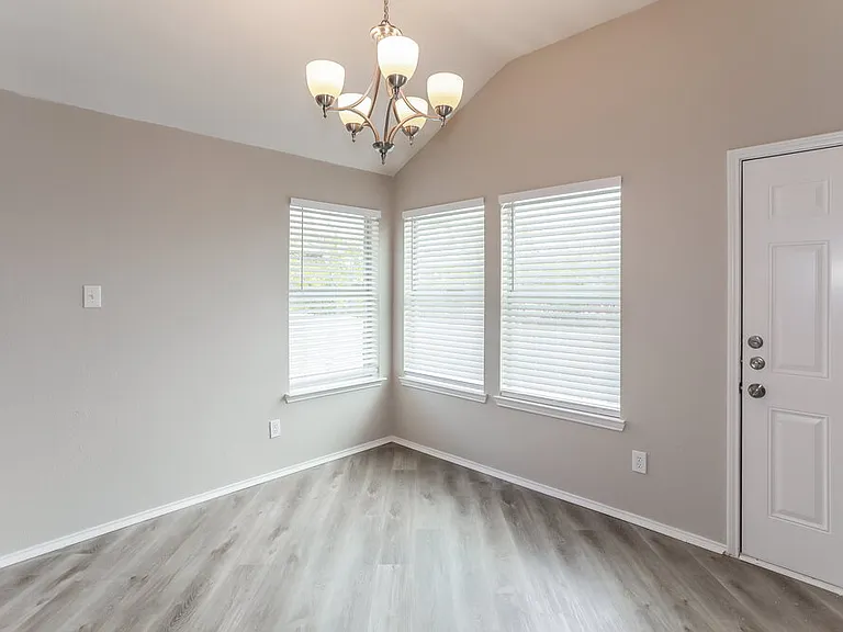 2945 Stockton St — Photo 5