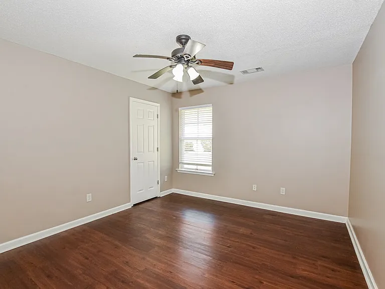 4064 Sidlehill Dr — Photo 13