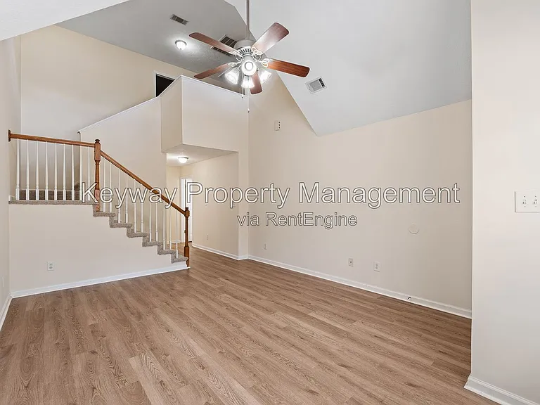 615 Goodale Ln — Photo 2