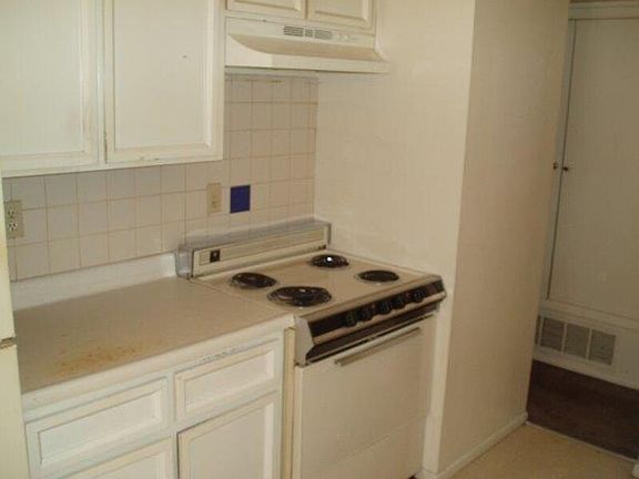 4th image of 520 Palomas Dr SE #A