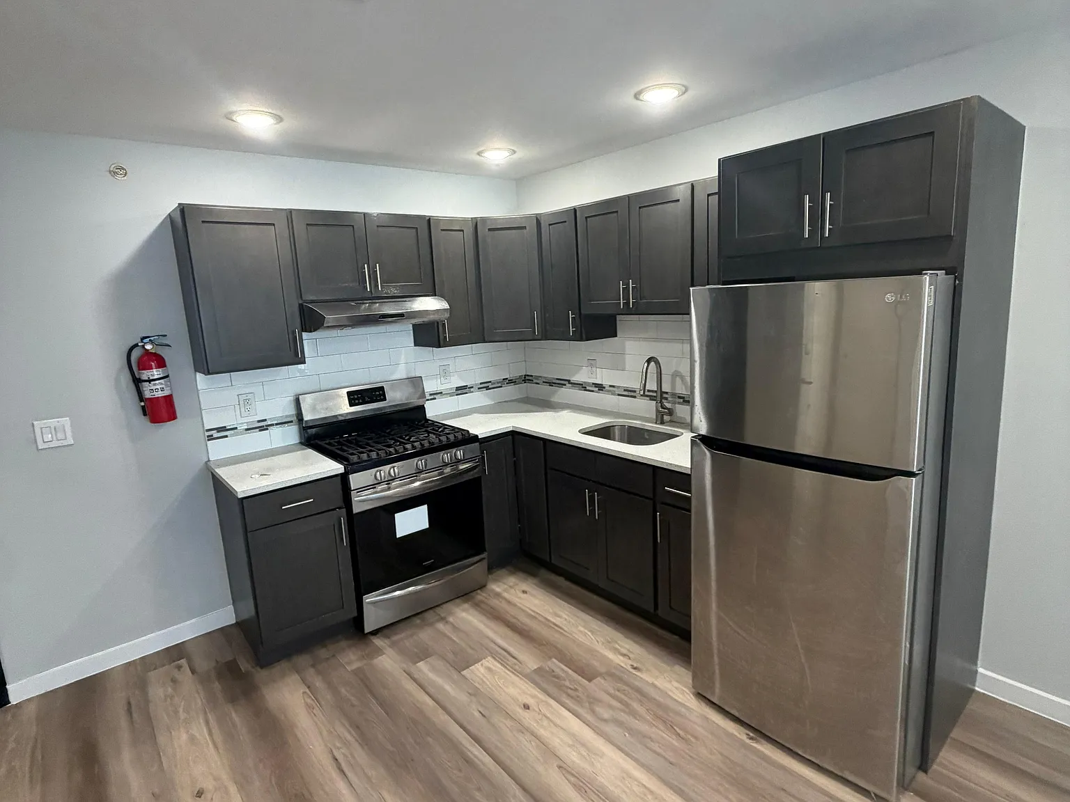 1 bed, $1,677 — Photo 2