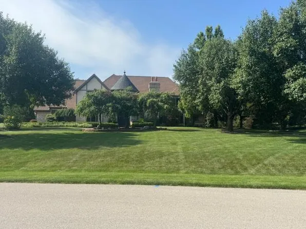 1745 White Oak Dr, Delaware, OH 43015